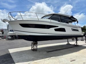 Lire la suite à propos de l’article JEANNEAU MERRY FISHER 1095 + 2 MERCURY 300cv