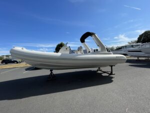 Lire la suite à propos de l’article ZODIAC MEDLINE 7.5 + MERCURY 200 cv