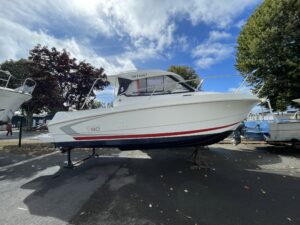 Lire la suite à propos de l’article BENETEAU ANTARES 7.80 + SUZUKI 200CV (350h)